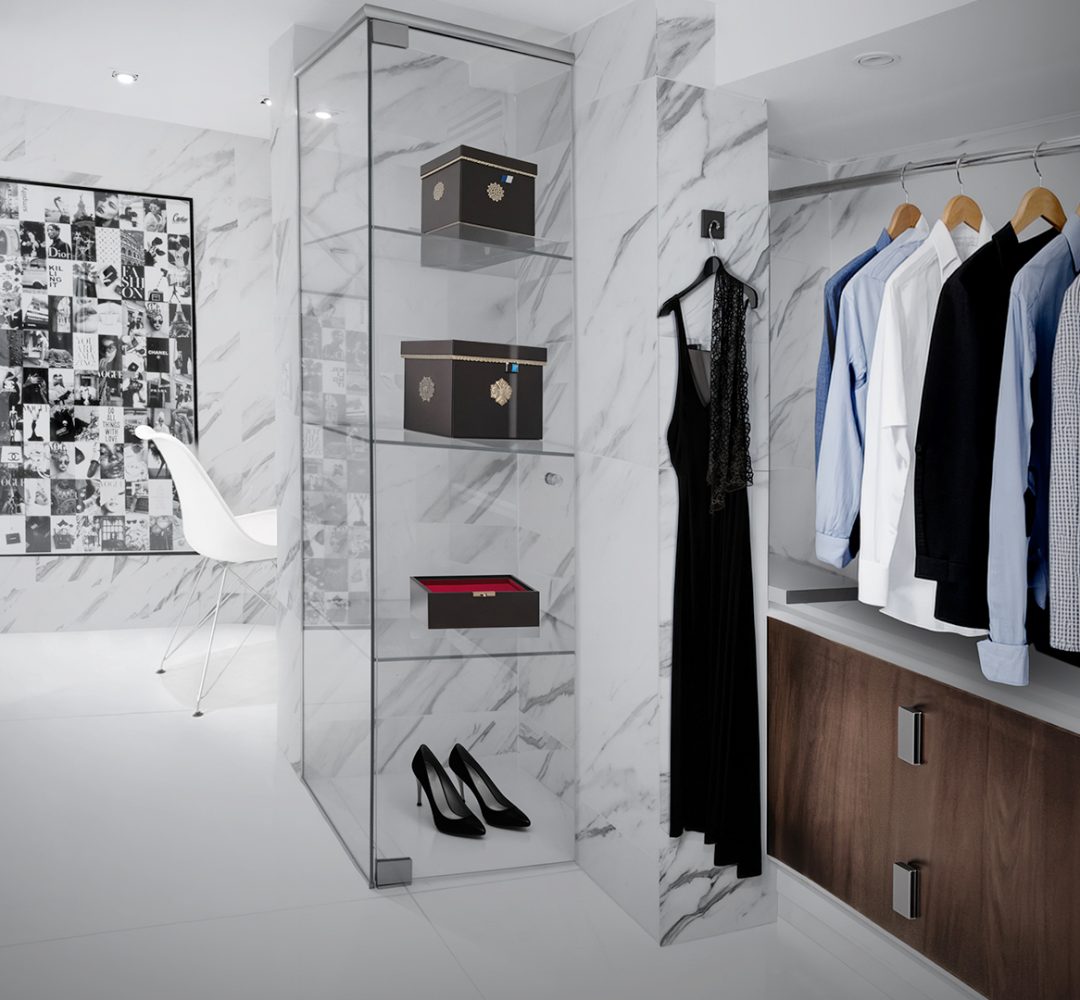 Bell-Closet3-1920-1080×1000