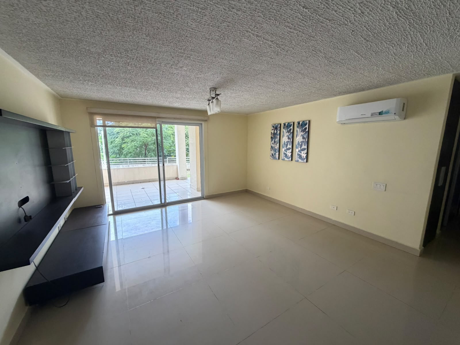Ph Altamira Gardens ES-102 (1)